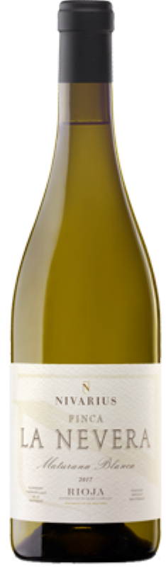 Wine bottle labeled 'Nivarius Finca La Nevera' on a white background
