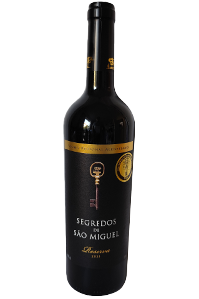 Wine bottle with 'Segredos de Sao Miguel' label on a white background